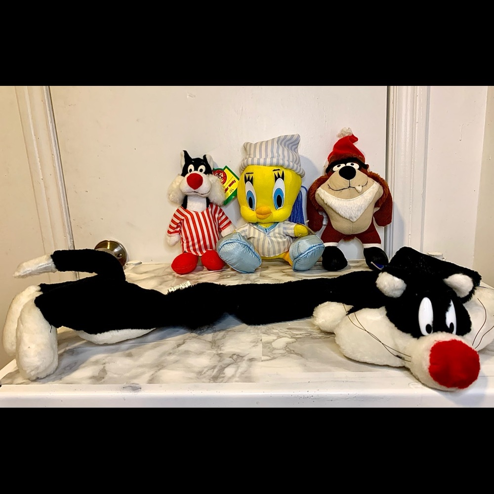 (4) Vintage Looney Tunes Collectible Plushies
